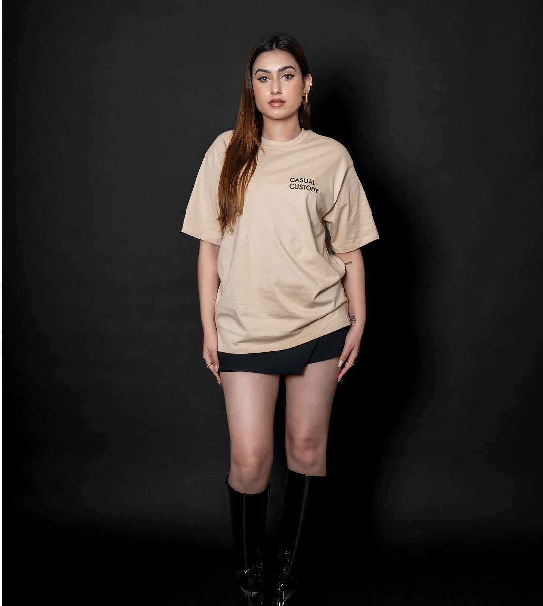 the beige t-shirt / beige